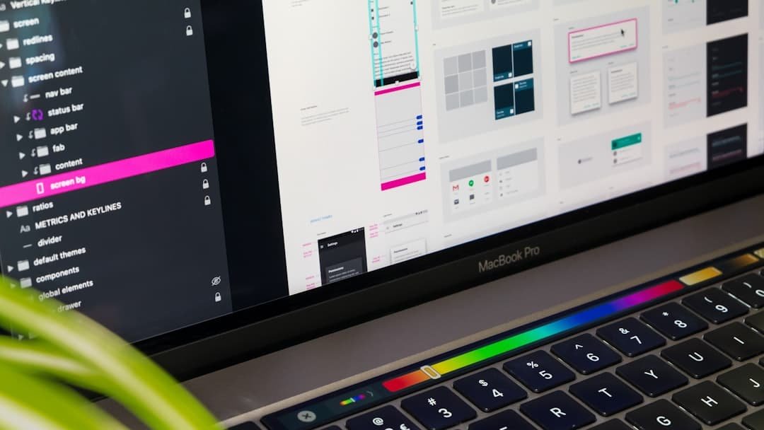 table de travail pour la création de site internet à Ixelles