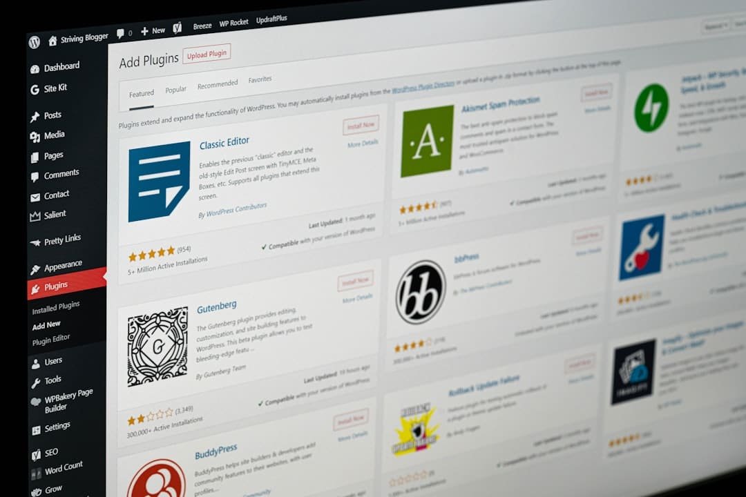 Ordinateur portable affichant un site WordPress moderne en développement